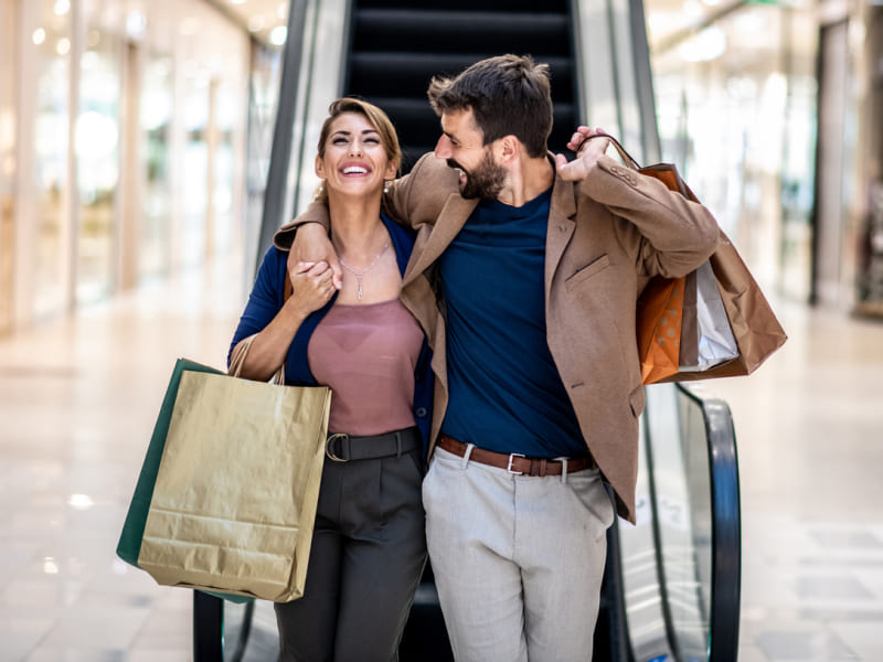 Minneapolis Holiday Shopping near Maplewood, Minnesota Hotel
