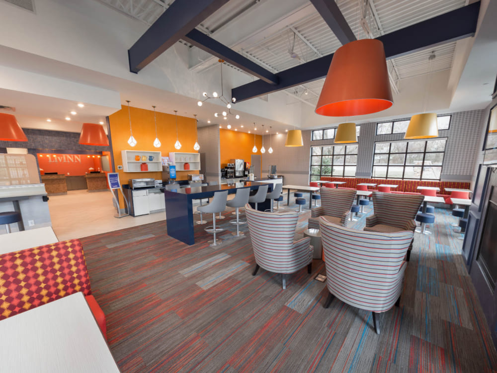 livinn-hotel-st-paul-maplewood-food-court