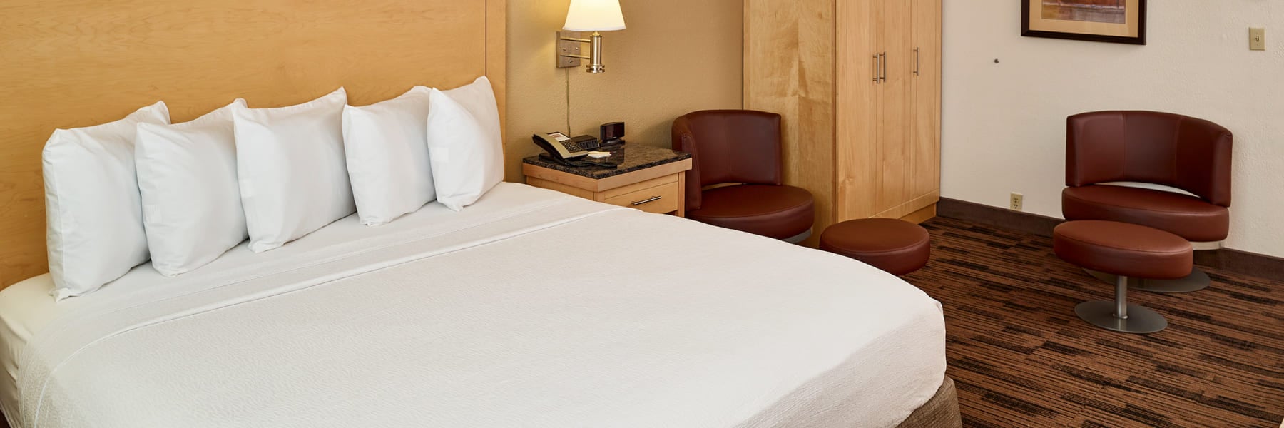 Premium Place to Stay at LivINN Hotel, Maplewood