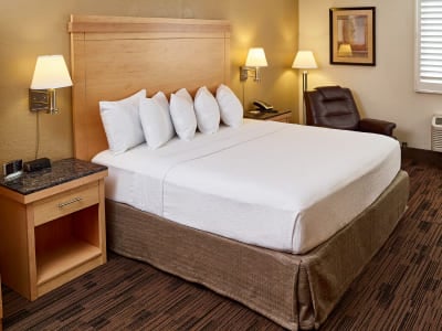 Explore Rooms at at LivINN Hotel, Maplewood