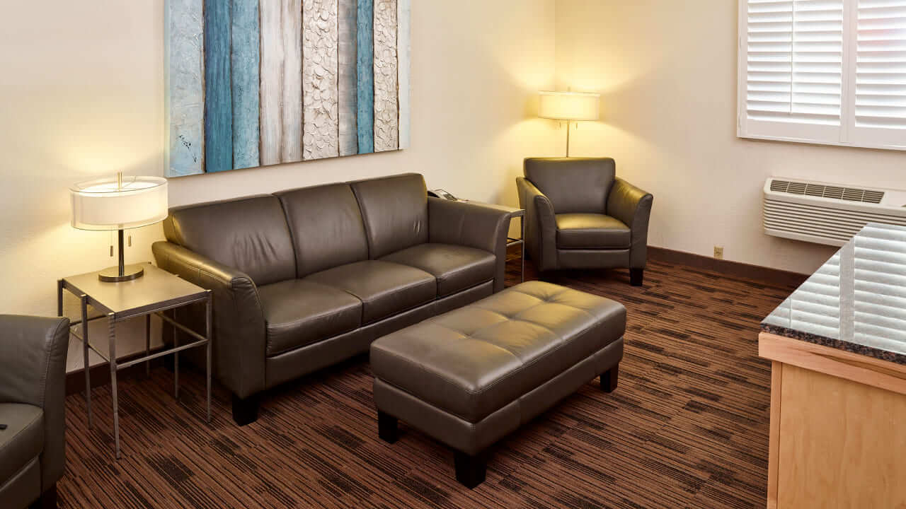 Maplewood Whirlpool Suite Bedroom at LivINN Hotel, Maplewood