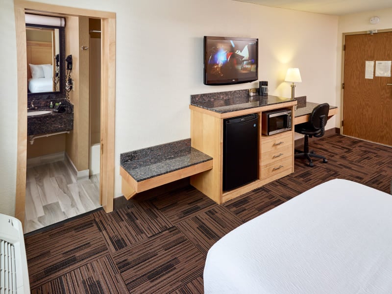 Deluxe Double Accessible Non-Smoking Room at LivINN Hotel, Maplewood